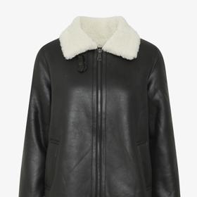 Klasický střih, černobílá kombinace. Jistoty, které fungují v podání bundy značky b.young za 3 290 Kč.