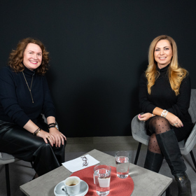 Moderátorka Bára Hlaváčková přivítala v pořadu Ženská tabu sexuoložku a  psycholožku Lauru Janáčkovou.