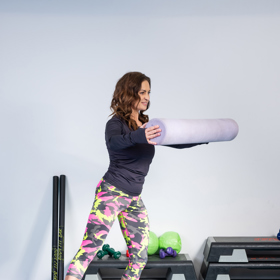 Hanka Kynychová ve svém fitku - ukázka cvičení na bosu míči