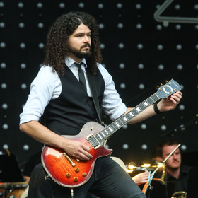 Takto známe Martina Chobota všichni. S kytarou v ruce a dlouhým afrem.