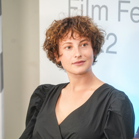 Herečka Anna Fialová se svými krátkými vlasy ráda experimentuje.