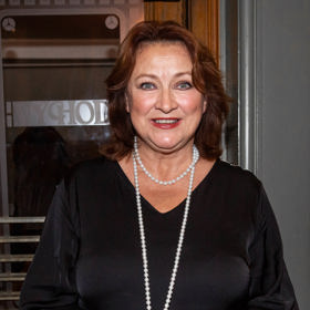 Závěs perel dokáže podle Zlaty Adamovské černý outfit skvěle pozvednout.