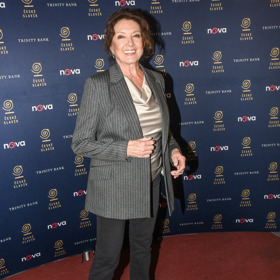 Zpěvačka Marie Rottrová oblékla šedivé sako a černé kalhoty doplněné o saténový top v krémovém odstínu.