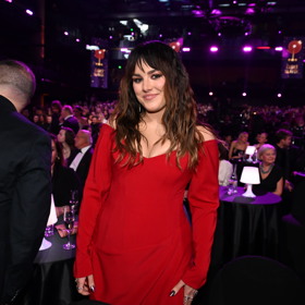 Čerstvá Zlatá i absolutní slavice pro rok 2024, zpěvačka Ewa Farna oblékla model, na jehož vzniku se sama podílela.