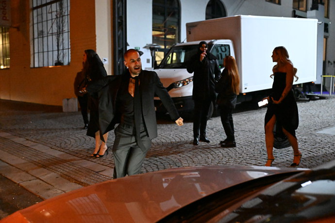 Lukáš Macháček zběsile utíkal chytit taxi.