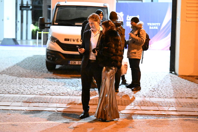 Jaromír Jágr ruku v ruce s Dominikou.