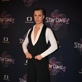 Zatím to vypadá, že se Oskar Hes protancuje do finále letošního StarDance.