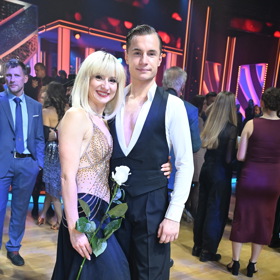 Herec Oskar Hes se svou taneční partnerkou Kateřinou Bartuněk Hrstkovou.