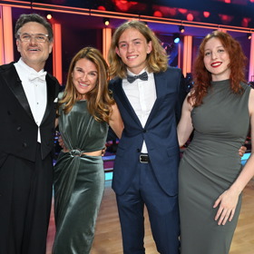 Patrik Hartl s rodinou.