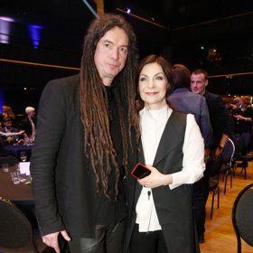 Za rozchod roku by se směle dala označit odluka páru Anna K. a Tomáš Vartecký. Kytarista si navíc záhy našel novou známost a ještě letos si ji vzal. Co nezvládl se zpěvačkou za 27 let, to s pokojskou Martinou učinil doslova za pár týdnů.