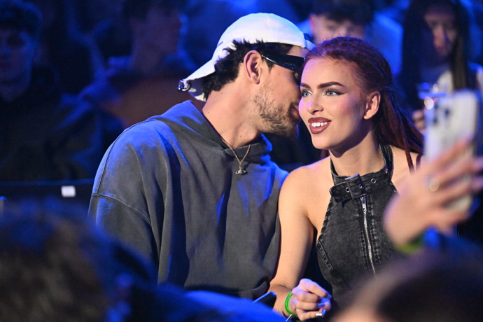 Influencerka Rachel Karnížová s partnerem. 