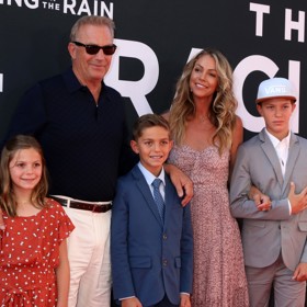 Kevin považuje otcovství za jednu z nejlepších věcí, která ho v životě potkala. Na nejmladší tři děti nicméně kývnul jen proto, aby si udržel druhou manželku Christine, která potomky moc chtěla. Nakonec je to ale před rozvodem nezachránilo.