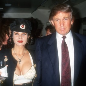 Melania a Donald Trump se seznámili na párty v rámci newyorského týdne módy v roce 1998. Jak vidno, Melania v té době měla svůj velmi osobitý styl.