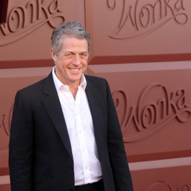 Hugh Grant svou rodinu miluje, ale přiznává, že je poněkud hlučná, což on už na stará kolena nedává.