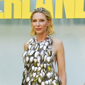 Naprosto originální styl značky Hodakova už objevily i světové hvězdy. Herečka Cate Blanchett například nedávno oblékla model Ellen Hodakove Larsson vytvořený ze lžiček