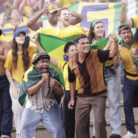 Snímky z chystané minisérie Senna, která bude mít premiéru na konci listopadu.