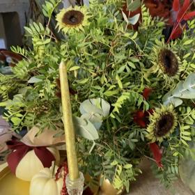 Taková podzimní kytice se bude hodit na dekoraci velkého stolu. 