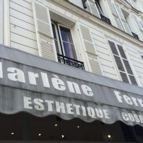 Sítí malých kosmetických salonů je Paříž doslova prošpikována.