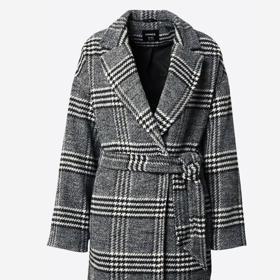 Stejný model pořídíte v obchodě Lindex za 2 999 Kč.