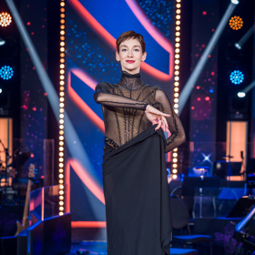 Štíhlá Marta Dancingerová si krátkým sestřihem ještě zvýraznila rysy v obličeji.