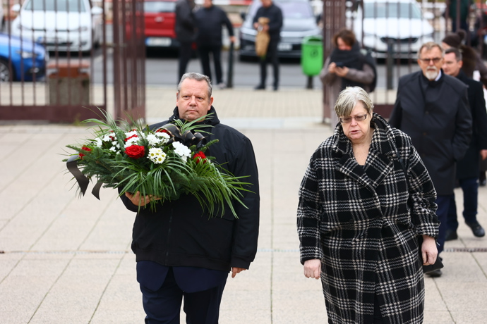 Na pohřeb Marie Benešové dorazila řada lidí.