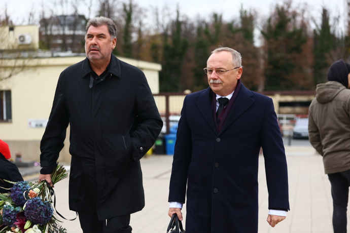 Podnikatel a politik Martin Nejedlý donesl nádhernou kytici.