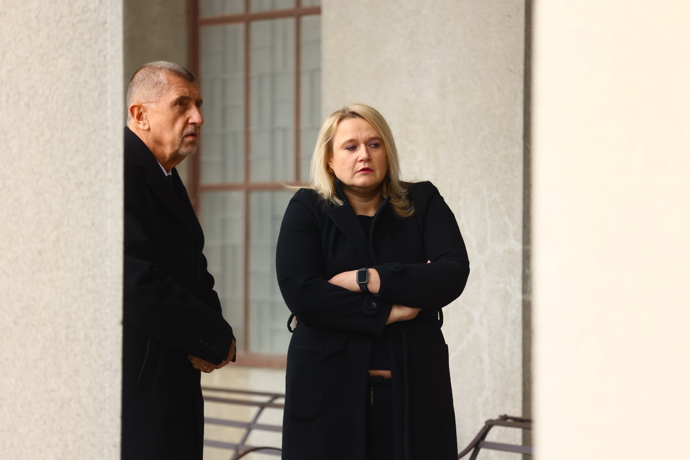 Expremiér Andrej Babiš dorazil na pohřeb Marie Benešové.