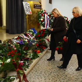 Schillerová s Dostálovou na  pohřbu Marie Benešové.