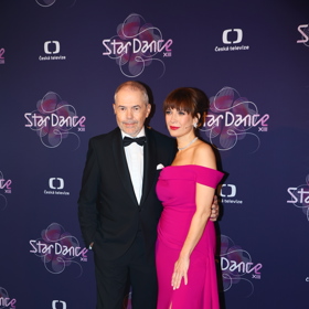 Moderátorské duo Marek Eben a Tereza Kostková.