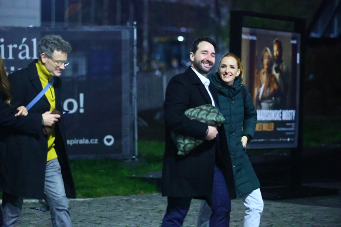Vysmátá Tereza Prucková s partnerem. 
