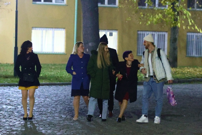 Martin Prágr odchází domů s těmi nejbližšími.