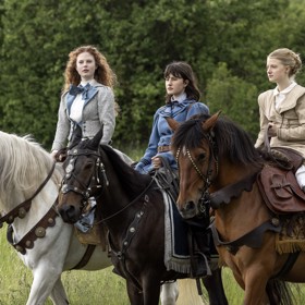 Pohádka Tři princezny svede dohromady chytrou Sofii (Josefína Marková), odvážnou Leonu (Dorota Šlajerová) a krásnou Flóru (Sára Černochová).