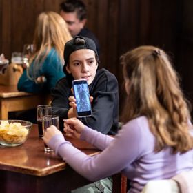 Takhle začínal Sebastian Pöthe v seriálu Jedna rodina.