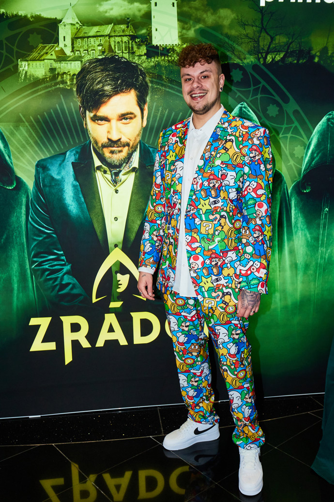 Lucas Šimon vynesl výrazný oblek. 