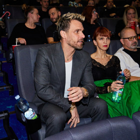 Leoš Mareš se nafotil s nahatým pozadím.