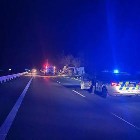 Nehoda na silnici u Pohořelic si vyžádala dva životy.