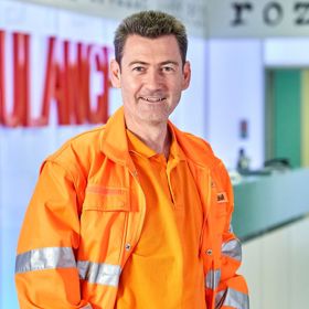 Radim Fiala jako MUDr. Hanák.