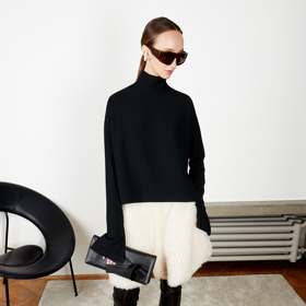 Model z aktuální kolekce návrhářky Evy Vontorové Ether Linea.