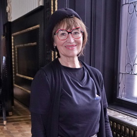 Petra Černocká do společnosti vyrazila s trendy doplňkem.