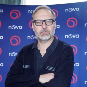 Jiří Martínek připravuje sám osvědčený bramborový salát.