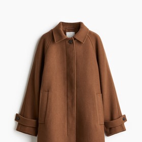 Dlouhý kabát, H&M, 1 549 Kč