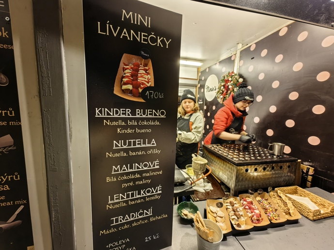 Mini lívanečky, které si můžete dát například s nutellou, stojí 170 Kč.
