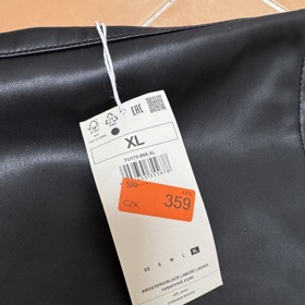 Sleva nebyla tak velká a velikost XL na mě v obchodě čekala.