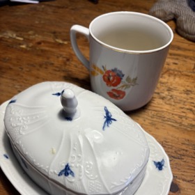 Klára má ráda hezké věci i při stolování.