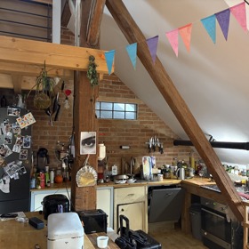 Pohled na kuchyň Kláry Vytiskové, která je už 10 let provizorní