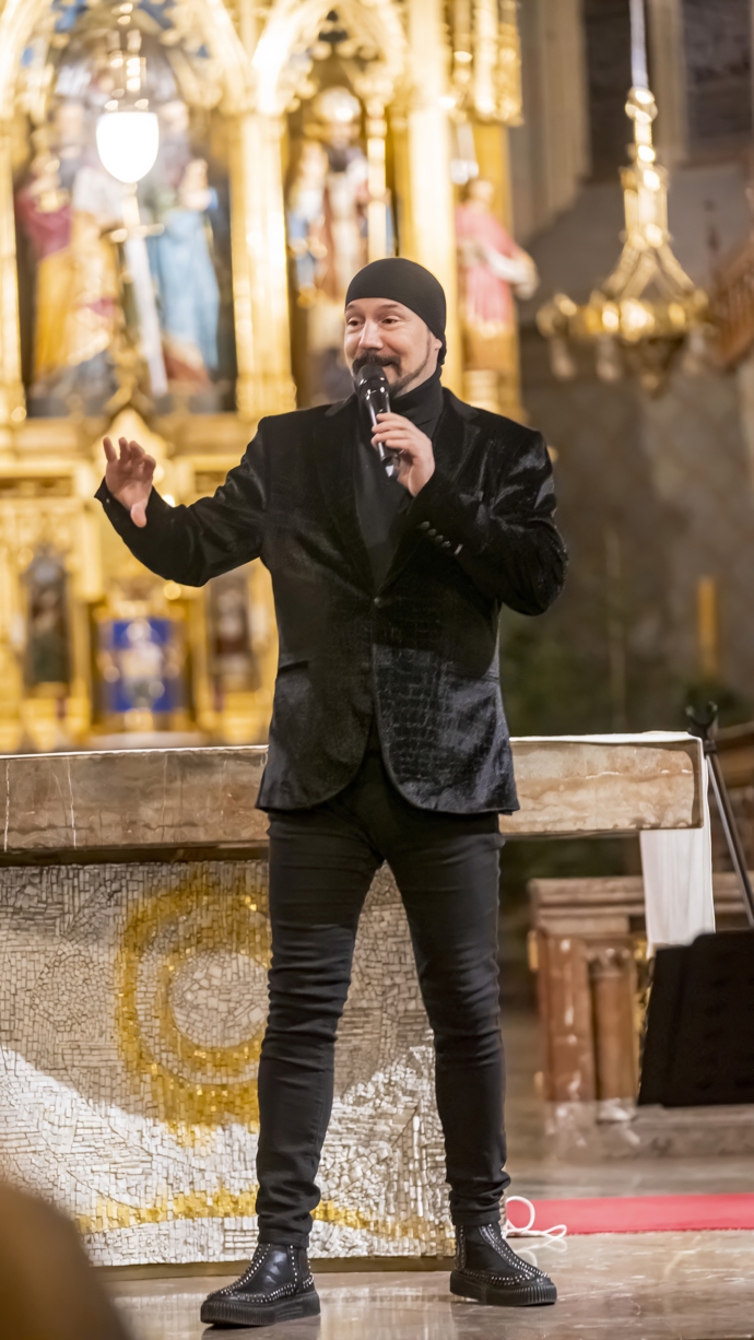Bohuš Matuš na adventním koncertě (2024).