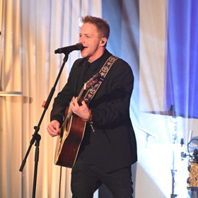 Tomáš Klus vystoupil na akci Firmy roku.