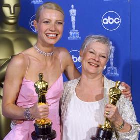 Před kamerou přitom strávila přes 60 let a dočkala se také Oscara za vedlejší roli královny Alžběty I. v romantické komedii Zamilovaný Shakespeare.