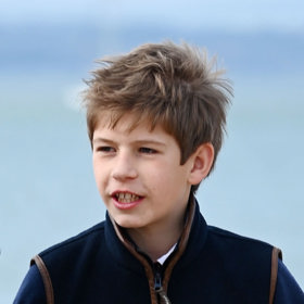 Odmala vedou Jamese k tomu, že je potřeba pracovat, aby člověk něco měl, a nic nepadá do klína samo.