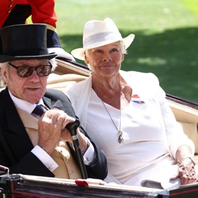 Herečka po boku svého přítele Davida Millse navštívila loni v červnu dostihy v Ascotu. Moc velký požitek z nich ale vzhledem k pokročilému onemocnění očí mít nemohla.